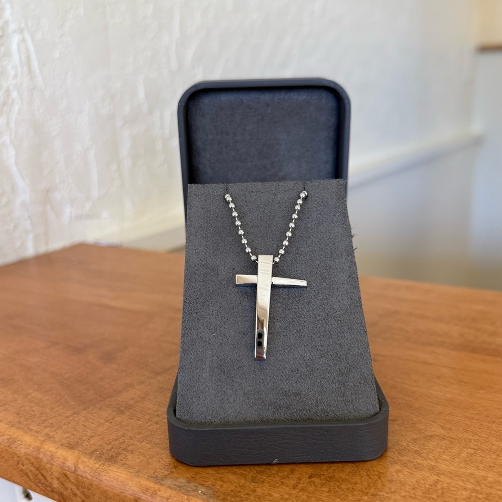 Men’s Stainless steel cross necklace brand new in box